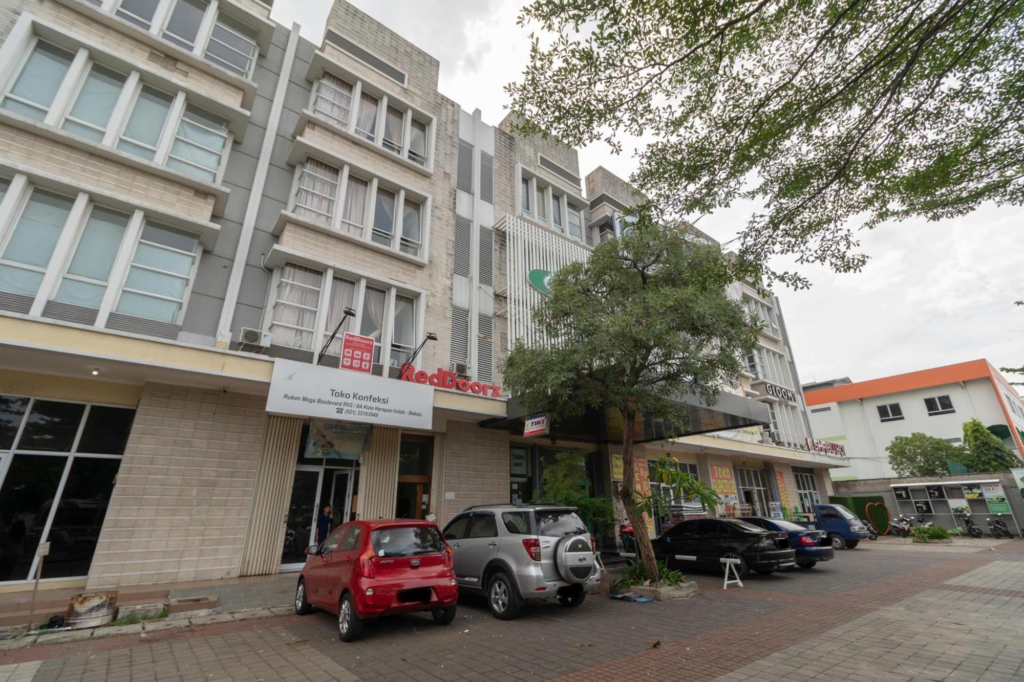 Reddoorz Near Universitas Esa Unggul Bekasi Harapan Indah Exterior photo