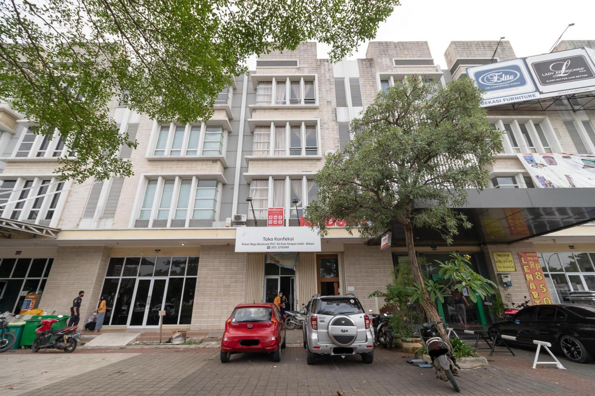 Reddoorz Near Universitas Esa Unggul Bekasi Harapan Indah Exterior photo