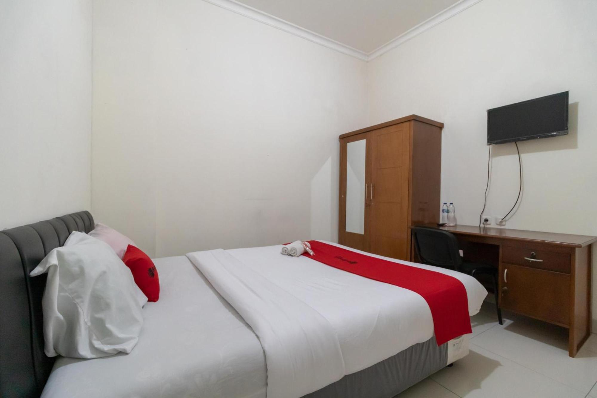 Reddoorz Near Universitas Esa Unggul Bekasi Harapan Indah Exterior photo