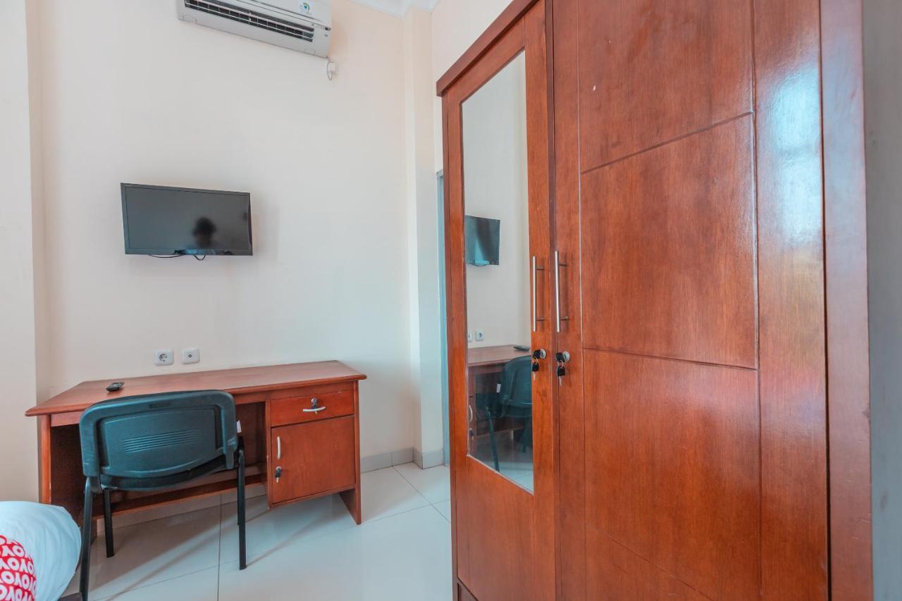 Reddoorz Near Universitas Esa Unggul Bekasi Harapan Indah Exterior photo